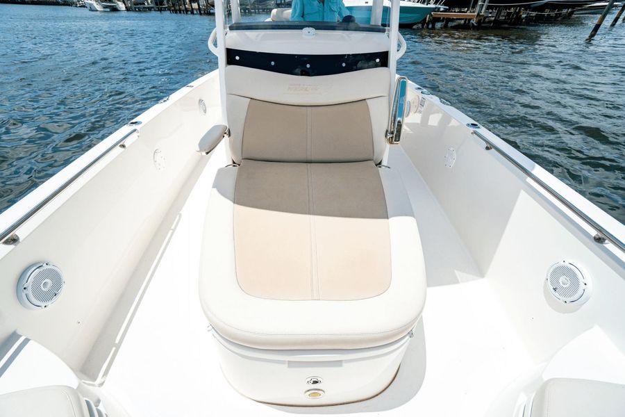 2020 Boston Whaler 270 Dauntless