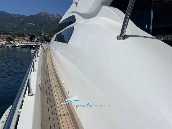  Yacht Photos Pics Velvet 90 camminamenti