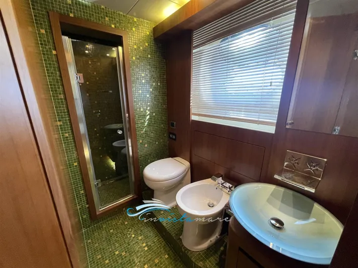  Yacht Photos Pics Velvet 90 bagno