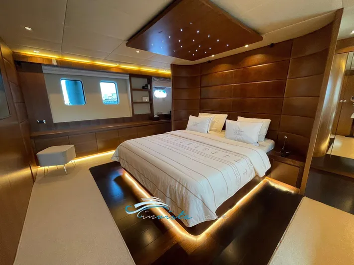  Yacht Photos Pics Velvet 90 camera matrimoniale