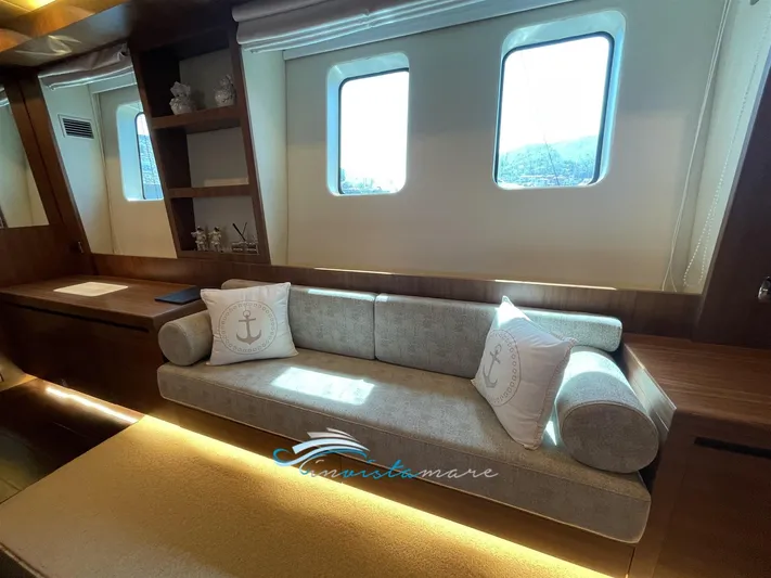  Yacht Photos Pics Velvet 90 salottino