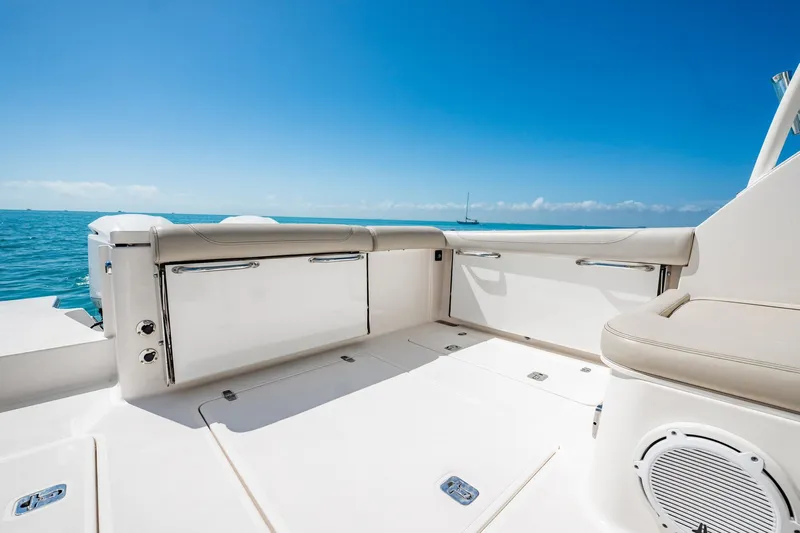 Waikiki Yacht Photos Pics 2017 Pursuit DC 325 Dual Console boat interior with ocean view and clear blue sky.