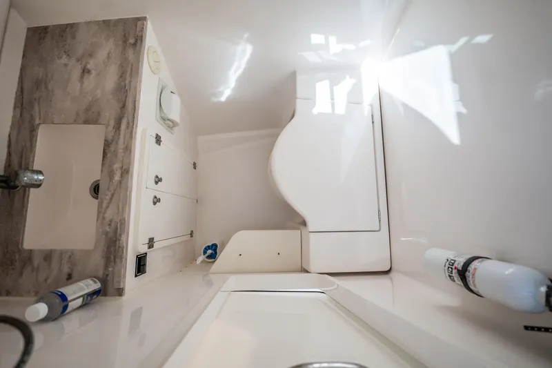 Waikiki Yacht Photos Pics 2017 Pursuit DC 325 Dual Console boat interior with compact bathroom amenities.