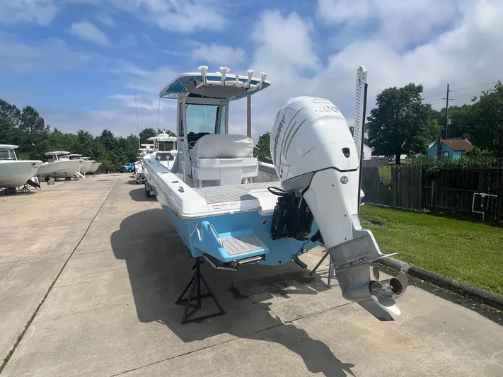 Yacht Photos Pics 2023 Everglades 253 CC boat with outboard motor on a sunny day.