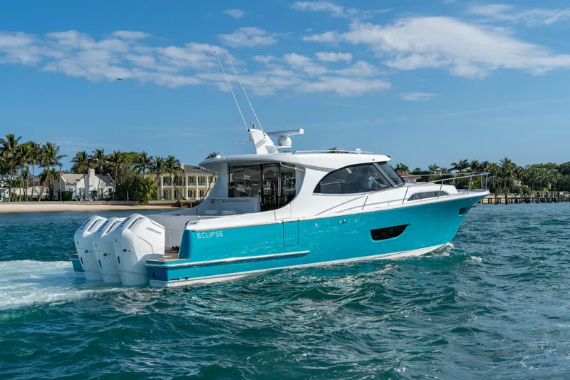 Eclipse 505 Shadow Hull #002 Yacht Photos Pics 