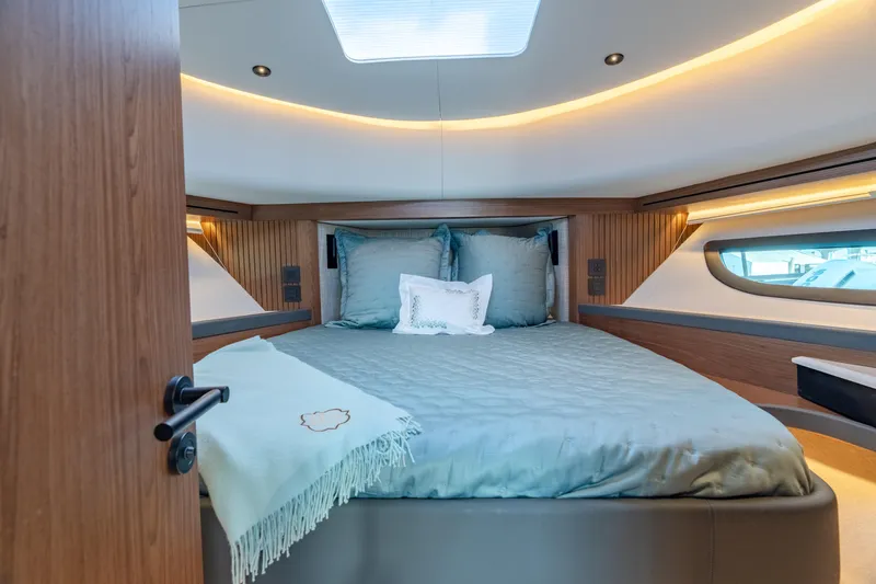 Eclipse 505 Shadow Hull #002 Yacht Photos Pics 