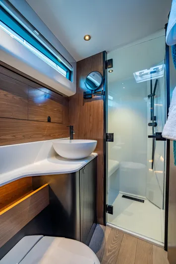 Eclipse 505 Shadow Hull #002 Yacht Photos Pics 