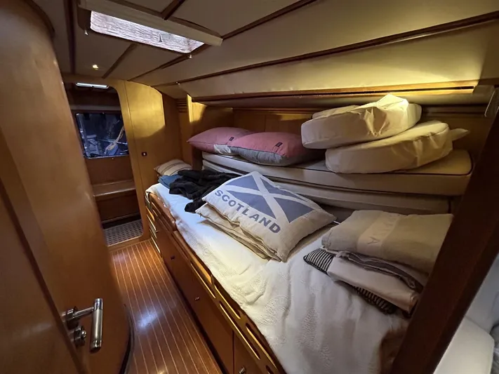  Yacht Photos Pics AL BARAKA - INTERNI CABINA OSPITI