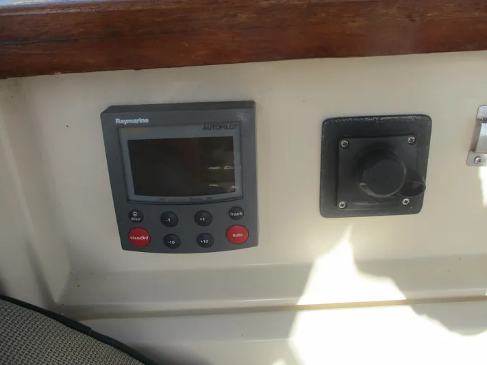  Yacht Photos Pics Raymarine autopilot control panel on 1999 Island Packet 380 sailboat.