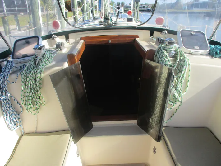  Yacht Photos Pics 1999 Island Packet 380 sailboat cockpit with open hatch and coiled ropes.