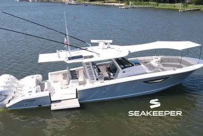 Pursuit S 428 Sport