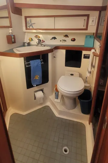 Midnight Yacht Photos Pics Bathroom interior of 2001 Sabreline 43 Flybridge Motoryacht with sink and toilet.