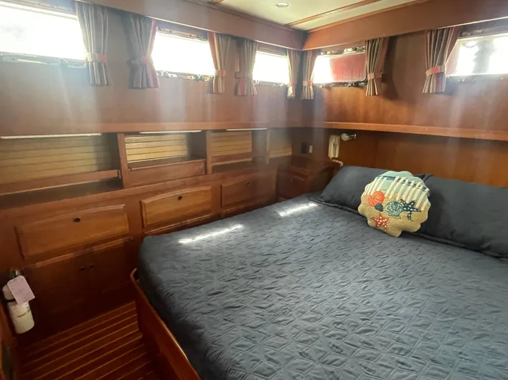 Midnight Yacht Photos Pics Luxurious cabin interior of 2001 Sabreline 43 Flybridge Motoryacht with wood finish and cozy bedding.