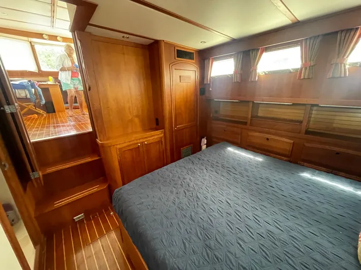 Midnight Yacht Photos Pics Interior of 2001 Sabreline 43 Flybridge Motoryacht, featuring wood paneling and a cozy bedroom.