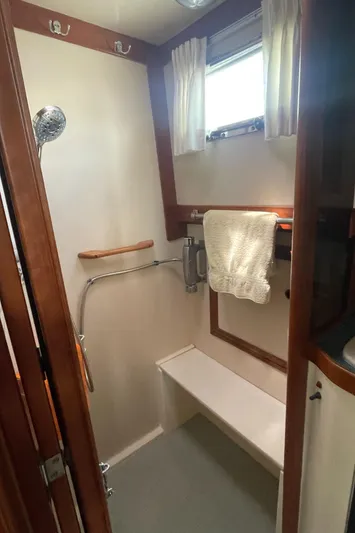 Midnight Yacht Photos Pics Bathroom interior of 2001 Sabreline 43 Flybridge Motoryacht, featuring shower and towel rack.