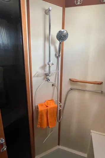Midnight Yacht Photos Pics Shower area in 2001 Sabreline 43 Flybridge Motoryacht with orange towel.
