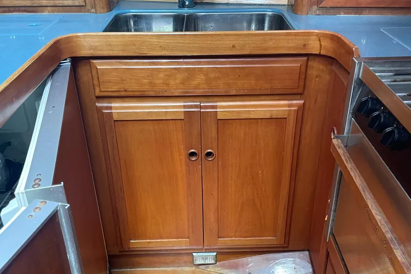 Midnight Yacht Photos Pics 2001 Sabreline 43 Flybridge Motoryacht kitchen with wooden cabinetry and stainless steel sink.