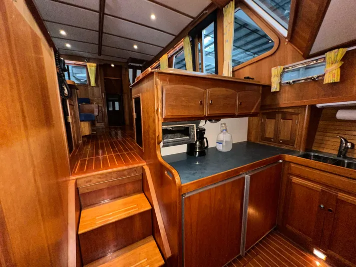 Midnight Yacht Photos Pics Interior of 2001 Sabreline 43 Flybridge Motoryacht, featuring wooden cabinetry and modern appliances.