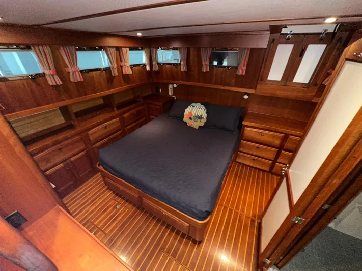 Midnight Yacht Photos Pics Luxurious wood-paneled bedroom in 2001 Sabreline 43 Flybridge Motoryacht with Cockpit.