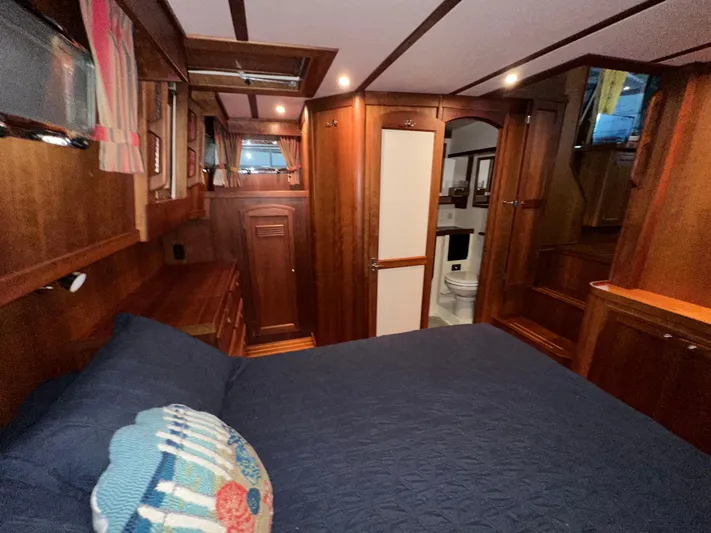 Midnight Yacht Photos Pics Interior of 2001 Sabreline 43 Flybridge Motoryacht, featuring wood paneling and cozy bedroom.