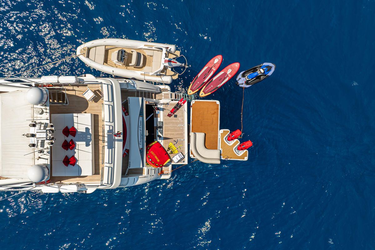 2003 Ferretti Yachts 111 