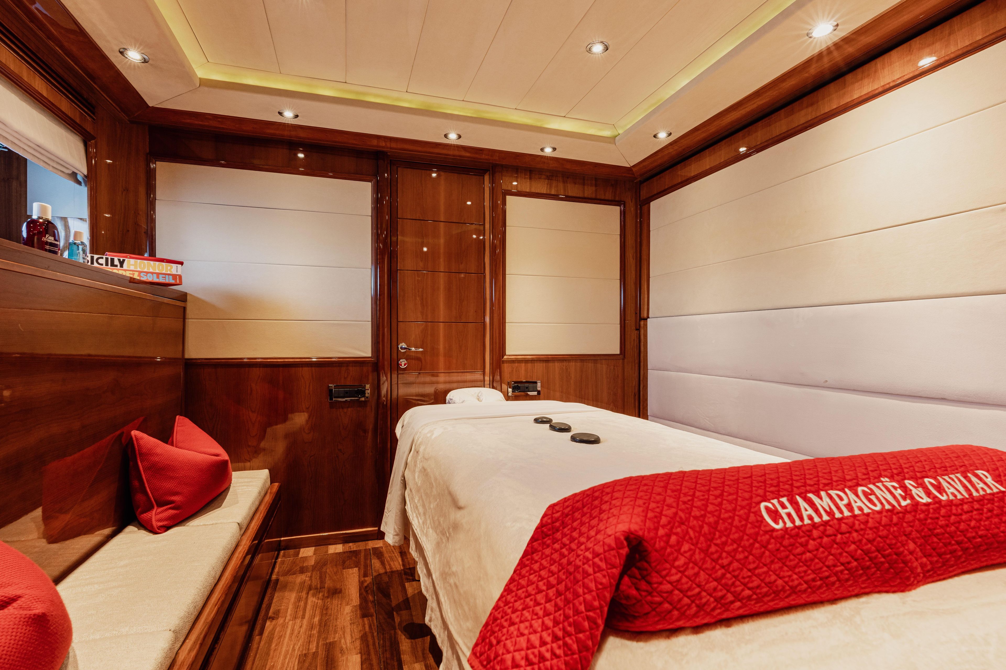 2003 Ferretti Yachts 111 