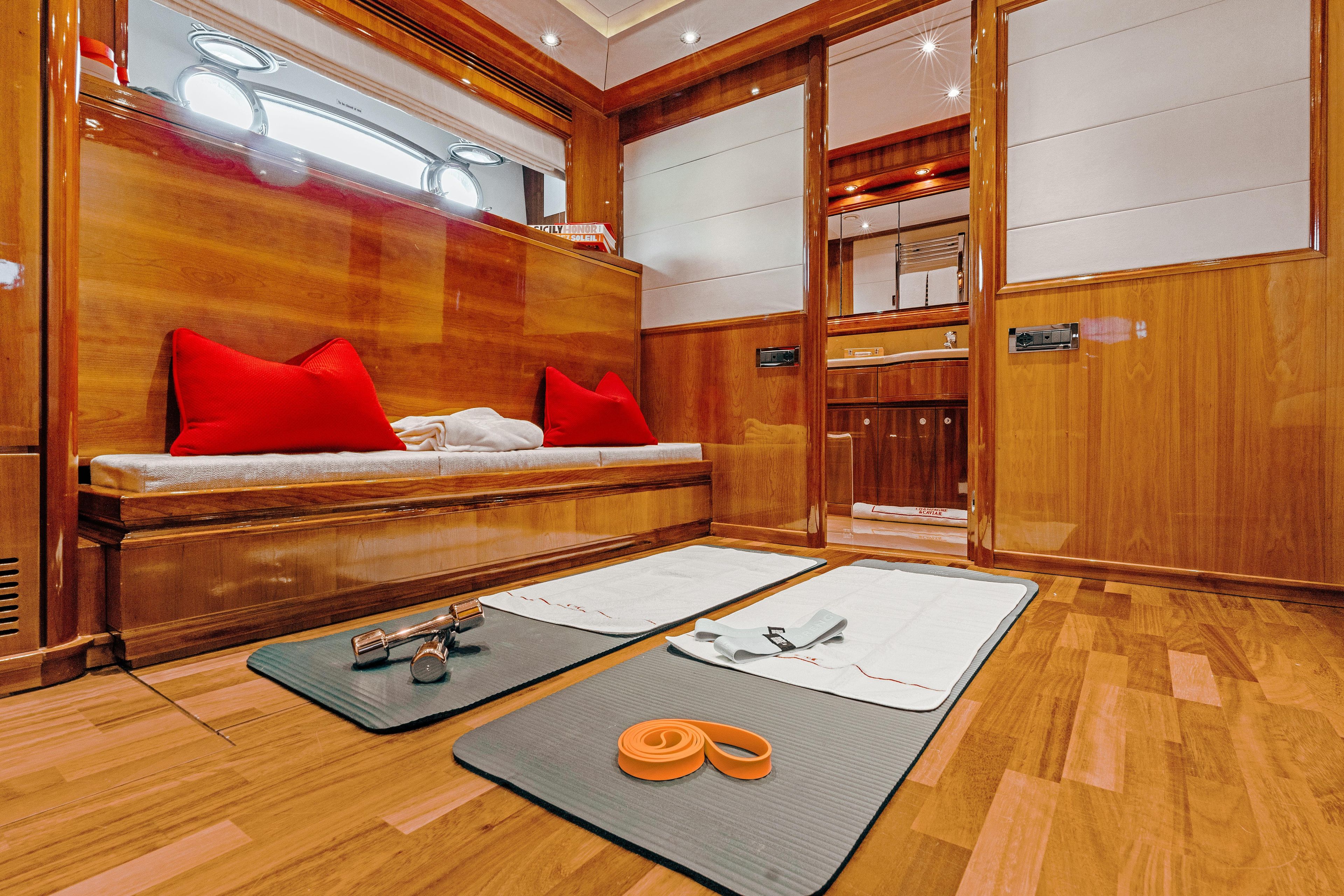 2003 Ferretti Yachts 111 