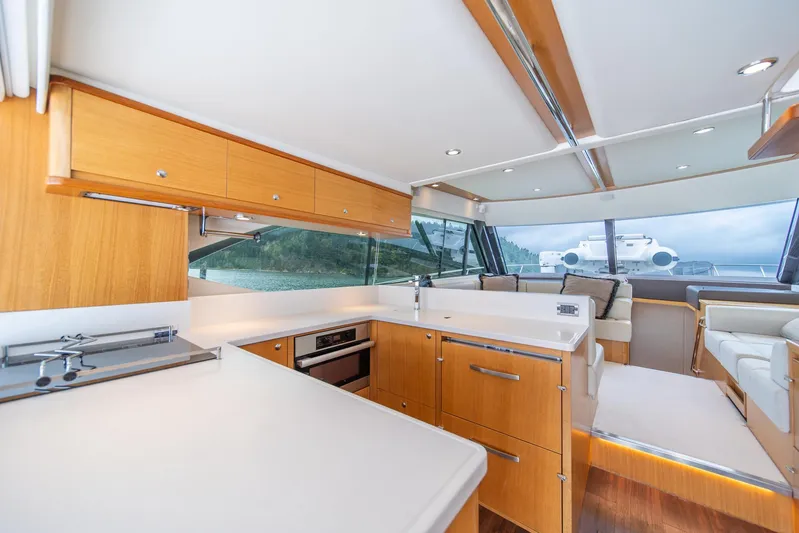 Evolution Yacht Photos Pics 2015 Riviera 50 Enclosed Bridge - ENVOLUTION