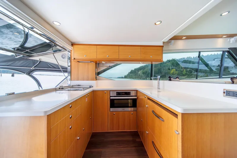 Evolution Yacht Photos Pics 2015 Riviera 50 Enclosed Bridge - ENVOLUTION