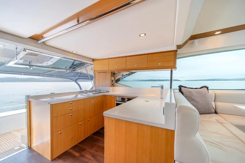 Evolution Yacht Photos Pics 2015 Riviera 50 Enclosed Bridge - ENVOLUTION