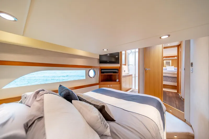 Evolution Yacht Photos Pics 2015 Riviera 50 Enclosed Bridge - ENVOLUTION