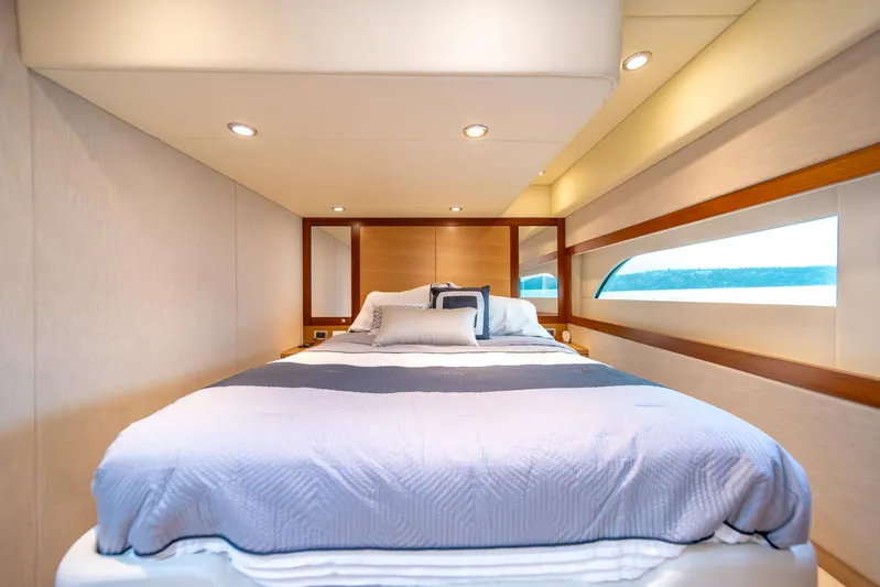 Evolution Yacht Photos Pics 2015 Riviera 50 Enclosed Bridge - ENVOLUTION