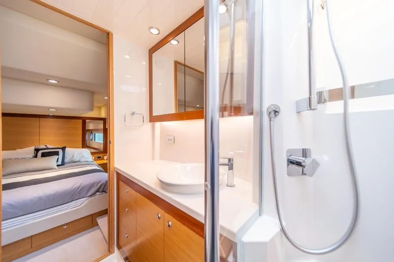 Evolution Yacht Photos Pics 2015 Riviera 50 Enclosed Bridge - ENVOLUTION