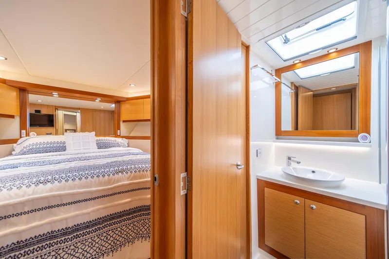 Evolution Yacht Photos Pics 2015 Riviera 50 Enclosed Bridge - ENVOLUTION