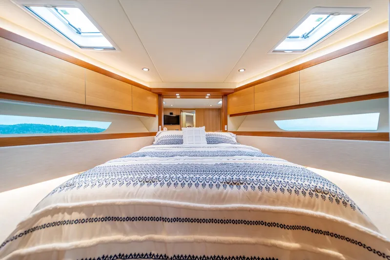 Evolution Yacht Photos Pics 2015 Riviera 50 Enclosed Bridge - ENVOLUTION