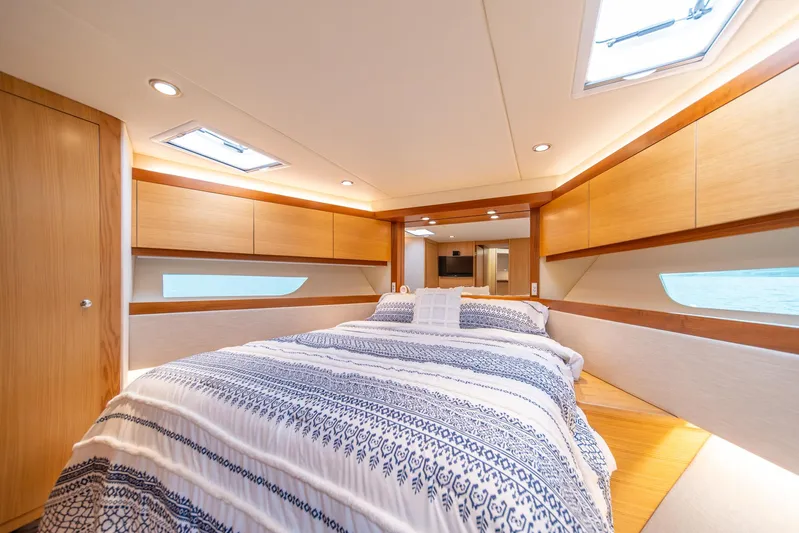 Evolution Yacht Photos Pics 2015 Riviera 50 Enclosed Bridge - ENVOLUTION