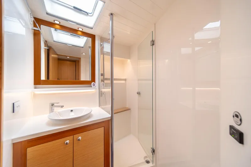 Evolution Yacht Photos Pics 2015 Riviera 50 Enclosed Bridge - ENVOLUTION