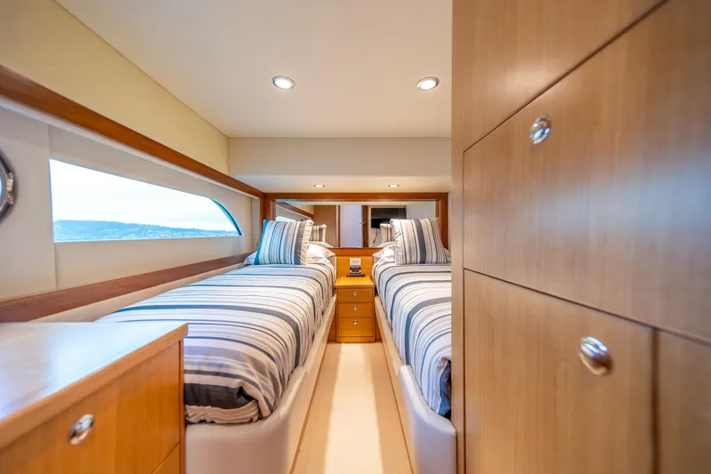 Evolution Yacht Photos Pics 2015 Riviera 50 Enclosed Bridge - ENVOLUTION