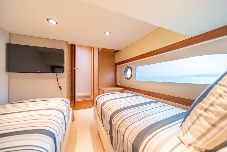 Evolution Yacht Photos Pics 2015 Riviera 50 Enclosed Bridge - ENVOLUTION