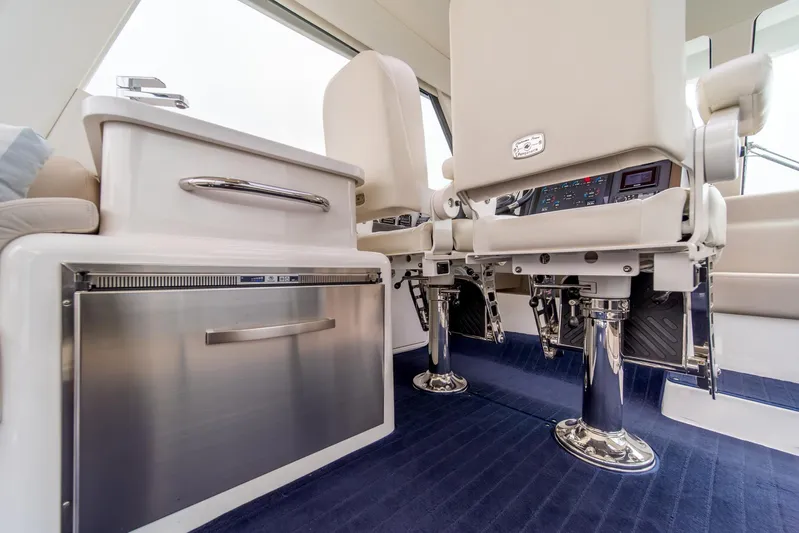 Evolution Yacht Photos Pics 2015 Riviera 50 Enclosed Bridge - ENVOLUTION