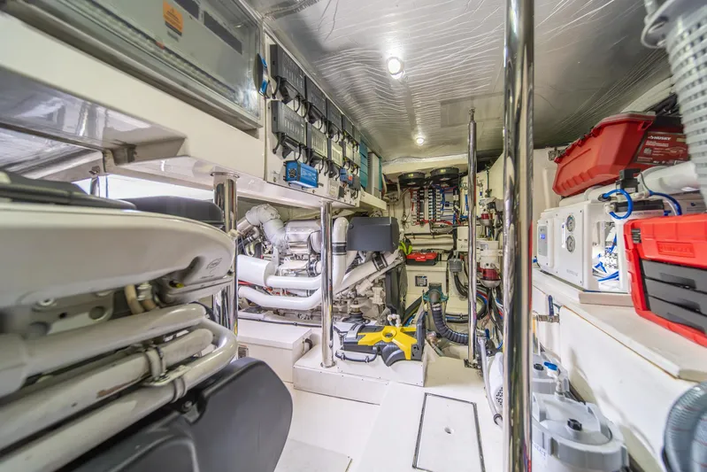 Evolution Yacht Photos Pics 2015 Riviera 50 Enclosed Bridge - ENVOLUTION