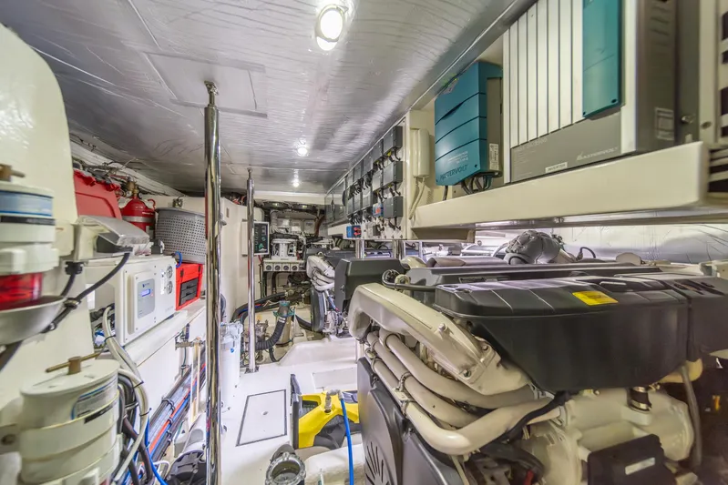 Evolution Yacht Photos Pics 2015 Riviera 50 Enclosed Bridge - ENVOLUTION