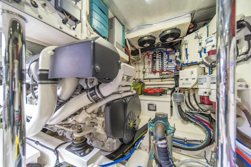 Evolution Yacht Photos Pics 2015 Riviera 50 Enclosed Bridge - ENVOLUTION