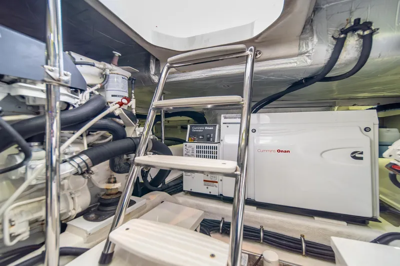 Evolution Yacht Photos Pics 2015 Riviera 50 Enclosed Bridge - ENVOLUTION