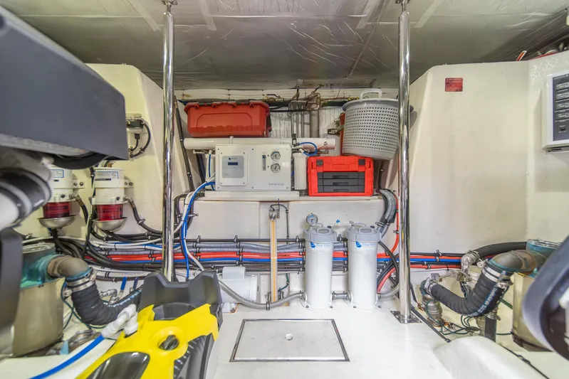 Evolution Yacht Photos Pics 2015 Riviera 50 Enclosed Bridge - ENVOLUTION