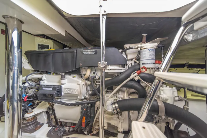 Evolution Yacht Photos Pics 2015 Riviera 50 Enclosed Bridge - ENVOLUTION