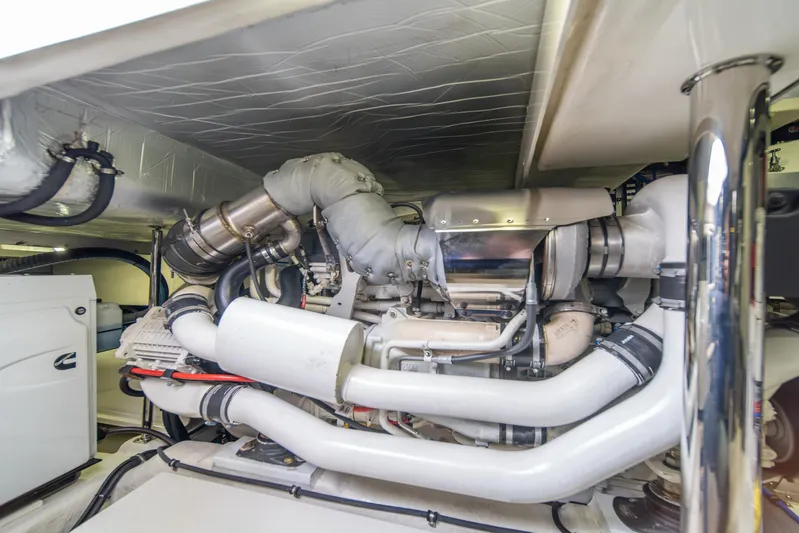 Evolution Yacht Photos Pics 2015 Riviera 50 Enclosed Bridge - ENVOLUTION