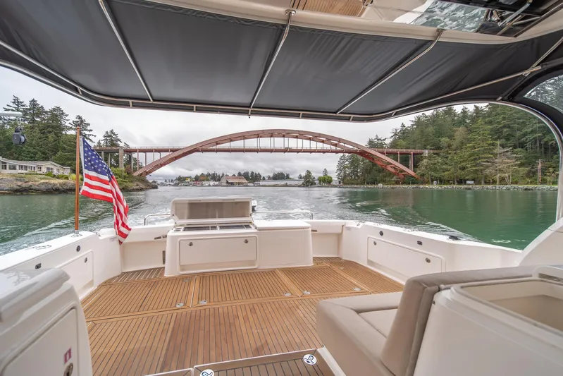 Evolution Yacht Photos Pics 2015 Riviera 50 Enclosed Bridge - ENVOLUTION