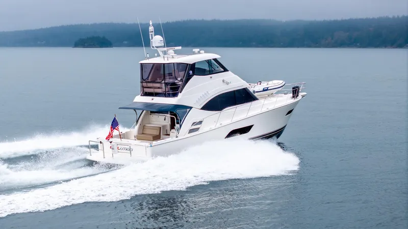 Evolution Yacht Photos Pics 2015 Riviera 50 Enclosed Bridge - ENVOLUTION