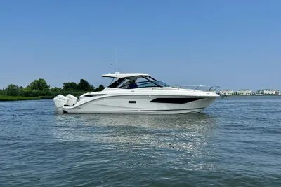 Sea Ray Sundancer 320 Outboard